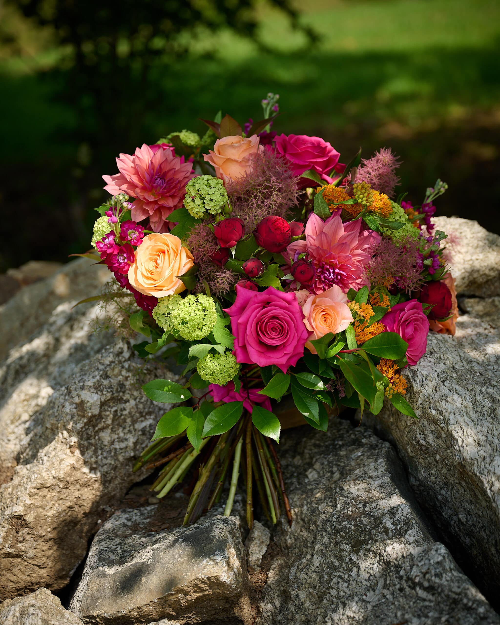 Bouquet de fleurs composé de roses