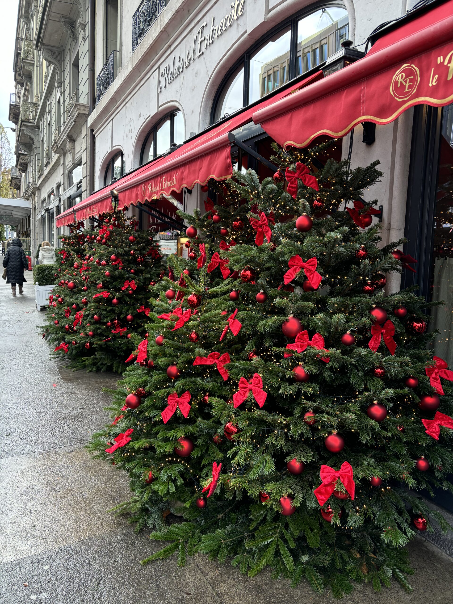 Sapins décorés pour Noël à Genève